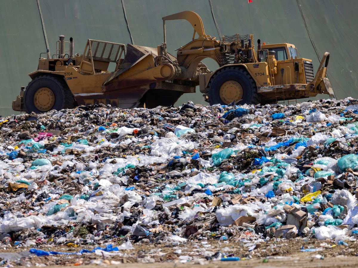 Foto: La gestión de residuos para lograr su circularidad y que no acaben en vertederos sigue siendo un punto a mejorar. Reuters