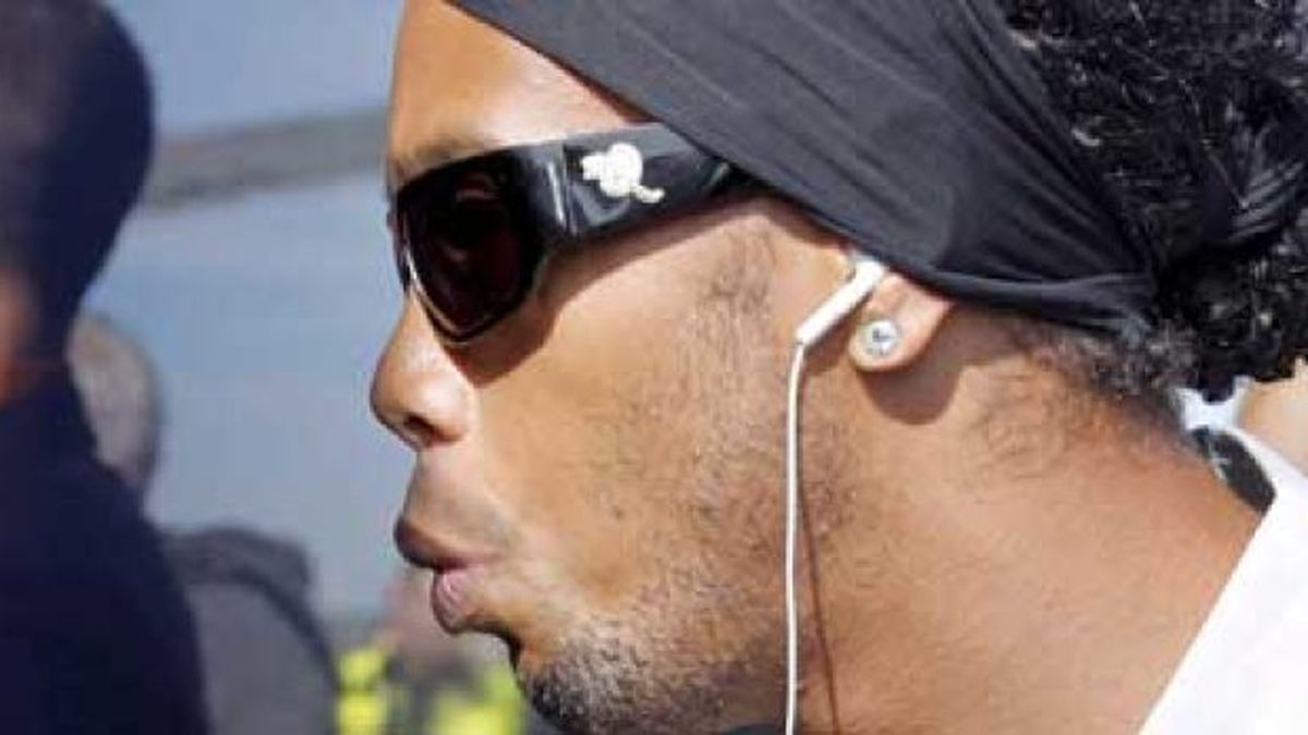 Ronaldinho: "Todos saben lo que hago y lo que dejo de hacer, no me escondo"