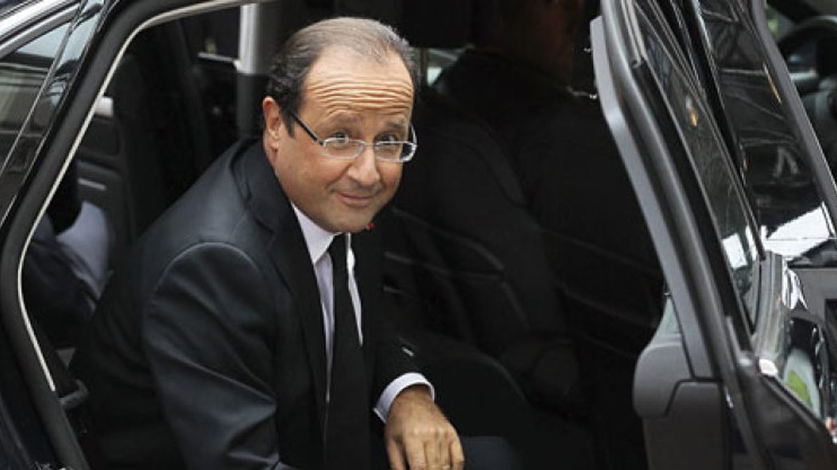 Hollande discute con Merkel y Monti cómo activar el rescate para España