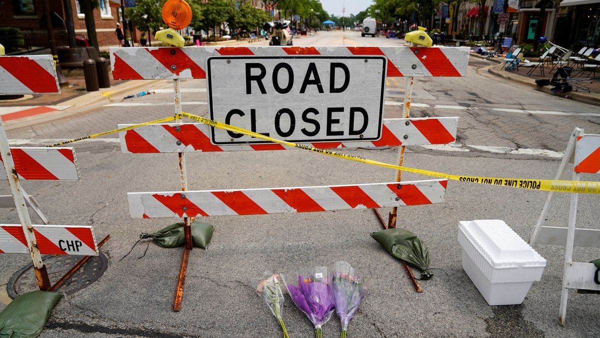 Suben a siete los muertos por el tiroteo en Illinois durante un desfile por el cuatro de julio 