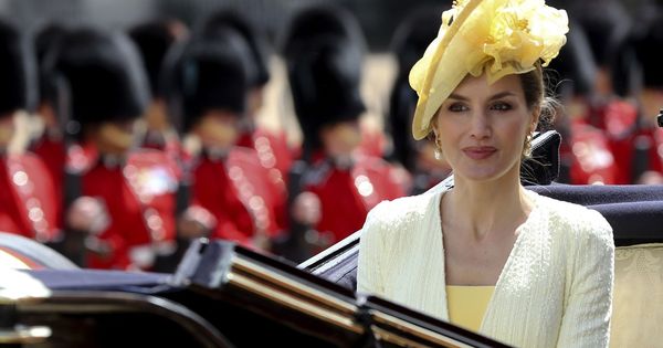 Foto: La Reina en la carroza rumbo a Buckingham. (Efe)