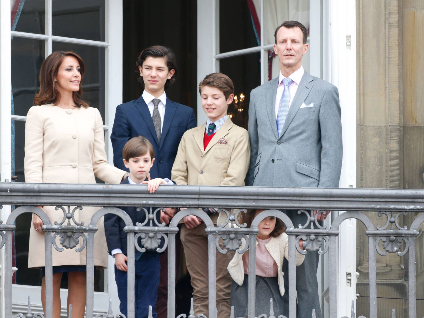 Joaquín y Marie de Dinamarca con sus hijos y los hijos mayores del Príncipe. (Getty)