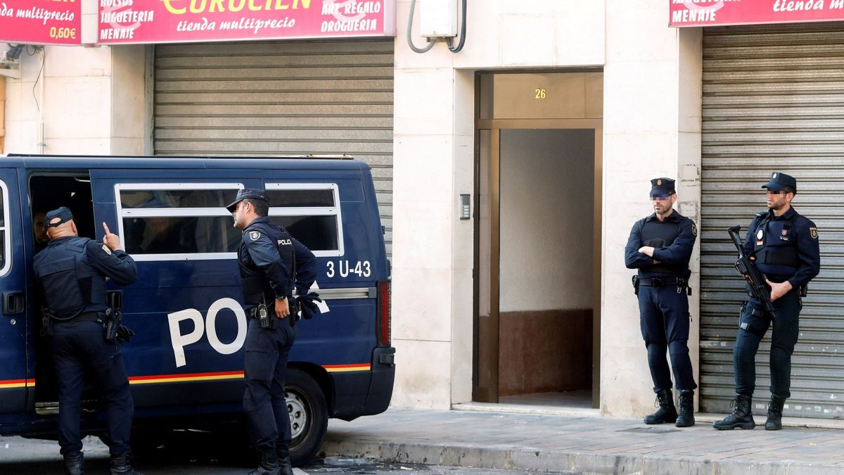 El jefe yihadista de Barcelona llegó en patera a España y ya había pactado el pago del AK47 