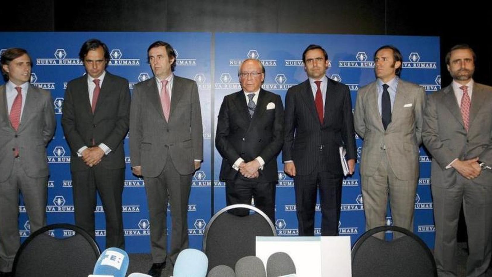 Foto: Ruiz-Mateos y sus hijos, anunciando el concurso de acreedores de Nueva Rumasa. (Gtres)