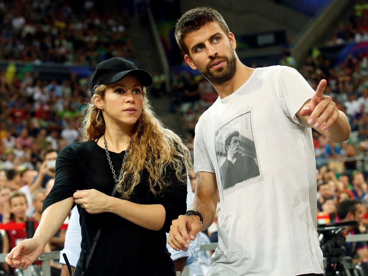 Foto: Shakira junto a Gerard Piqué. (REUTERS/Albert Gea File Photo).