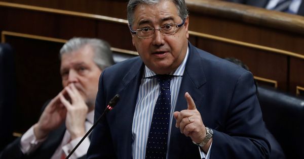 Foto: El ministro del Interior, Juan Ignacio Zoido, durante su intervención en la sesión de control al Ejecutivo. (EFE)