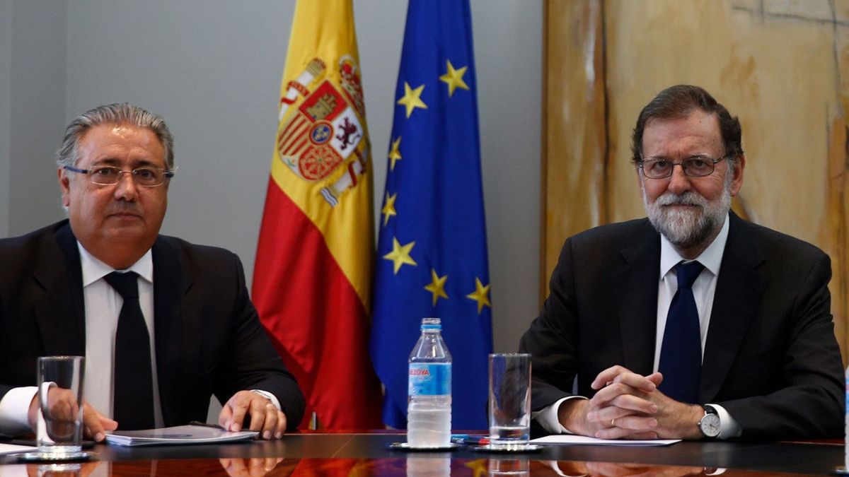 Los sindicatos policiales piden la dimisión de Zoido y Rajoy si no termina "la caza al policía"