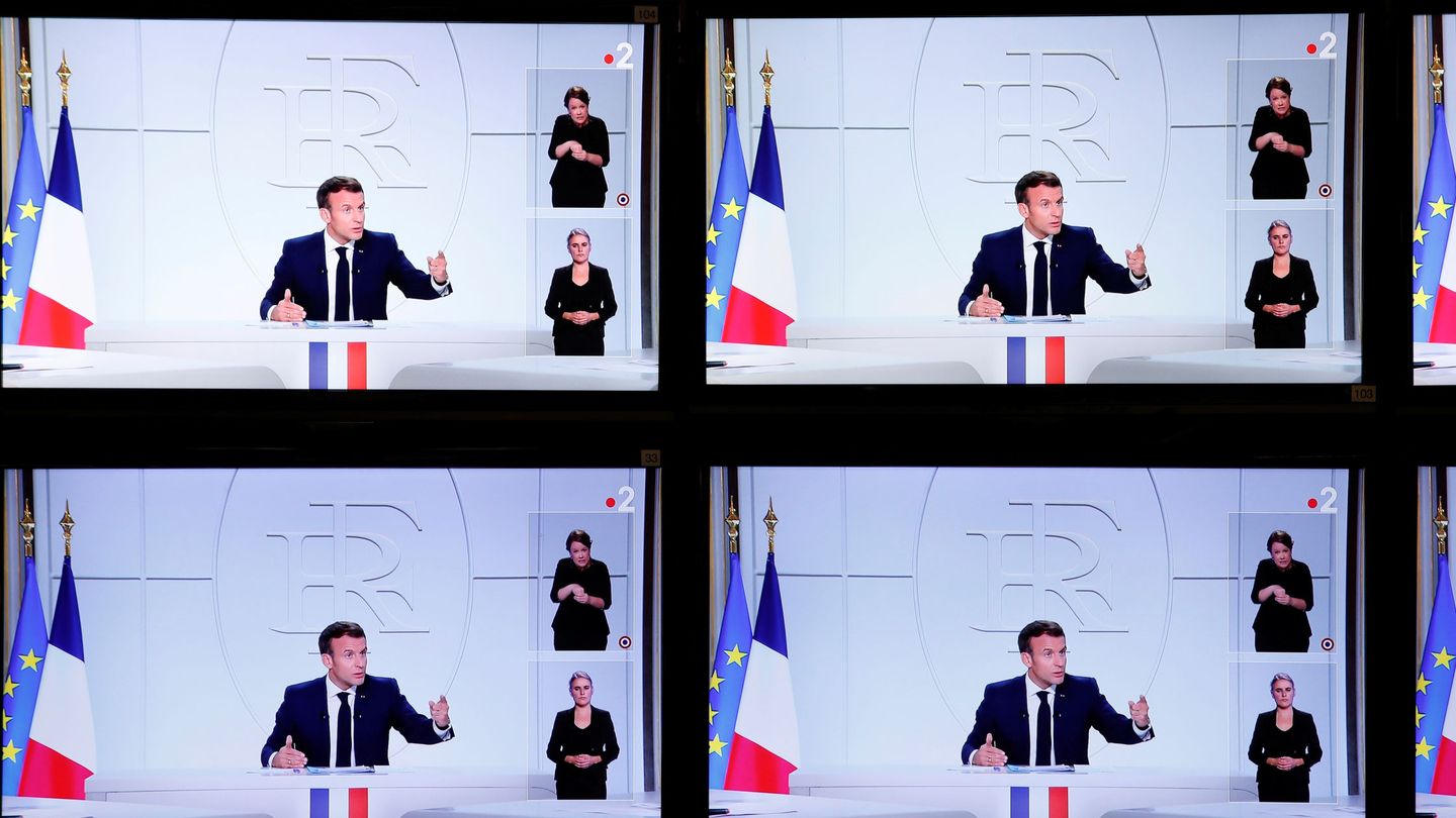Macron, durante la entrevista televisada para anunciar nuevas restricciones ante la pandemia. (Reuters) 