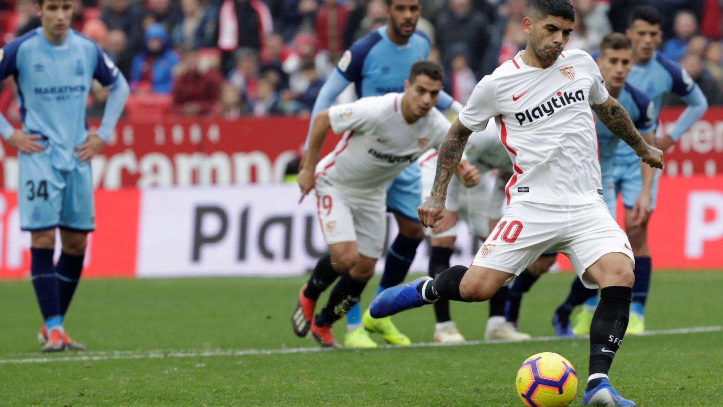 Banega es el tercer jugador más utilizado en el Sevilla esta temporada. (EFE)