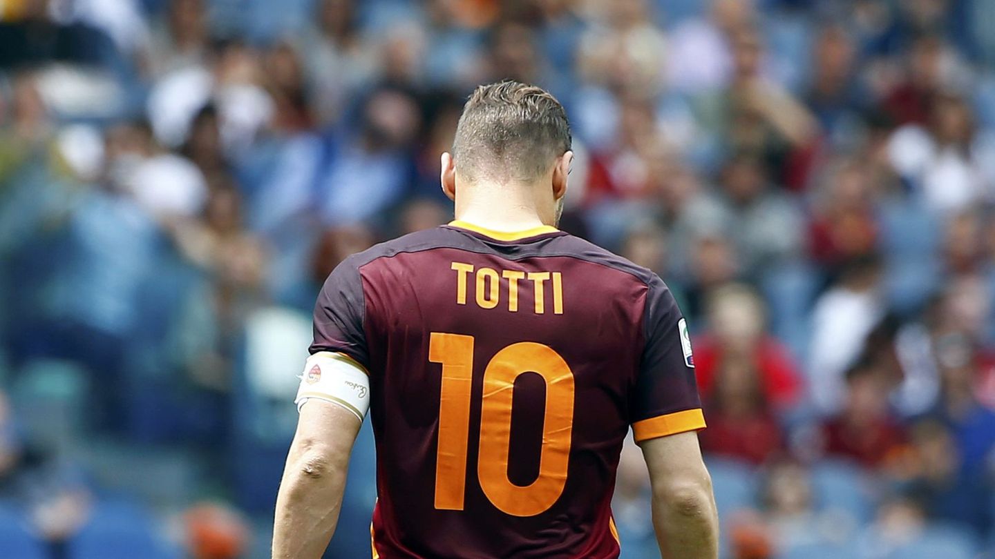 Francesco Totti en uno de sus últimos partidos con la Roma. (Tony Gentile/Reuters)