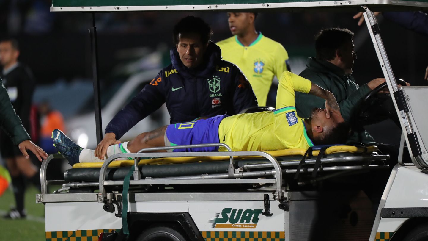 Neymar se retiró con mucho dolor. (EFE/Mariscal)