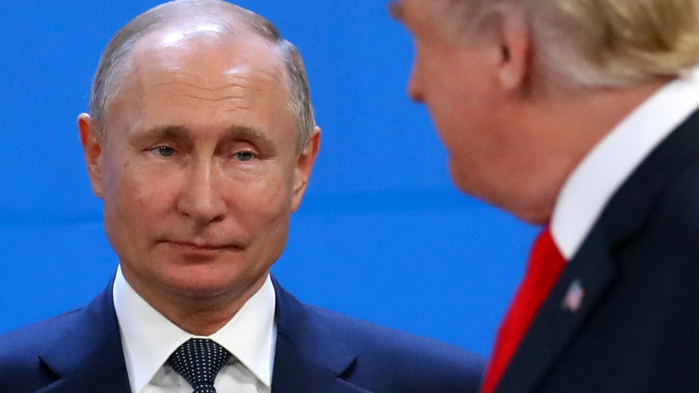 Un encuentro entre el presidente ruso, Vladimir Putin, y Donald Trump, en el marco del G-20. (Reuters)