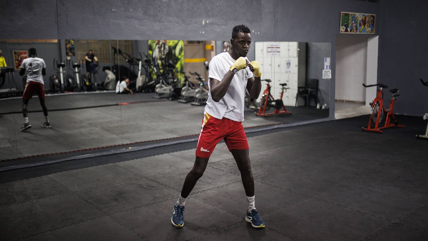 Ousmani entrenando en las instalaciones de la Escuela de Boxeo Arganda. (A. M. V.)