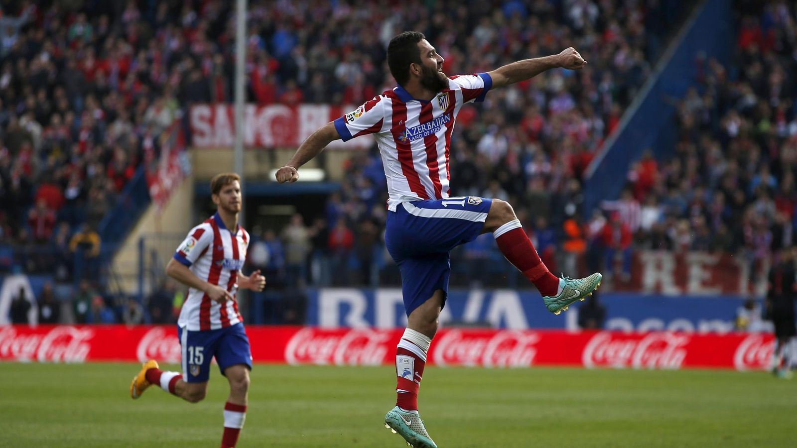 Foto: Arda Turan vive sus últimos días como jugador del Atlético de Madrid (Reuters)