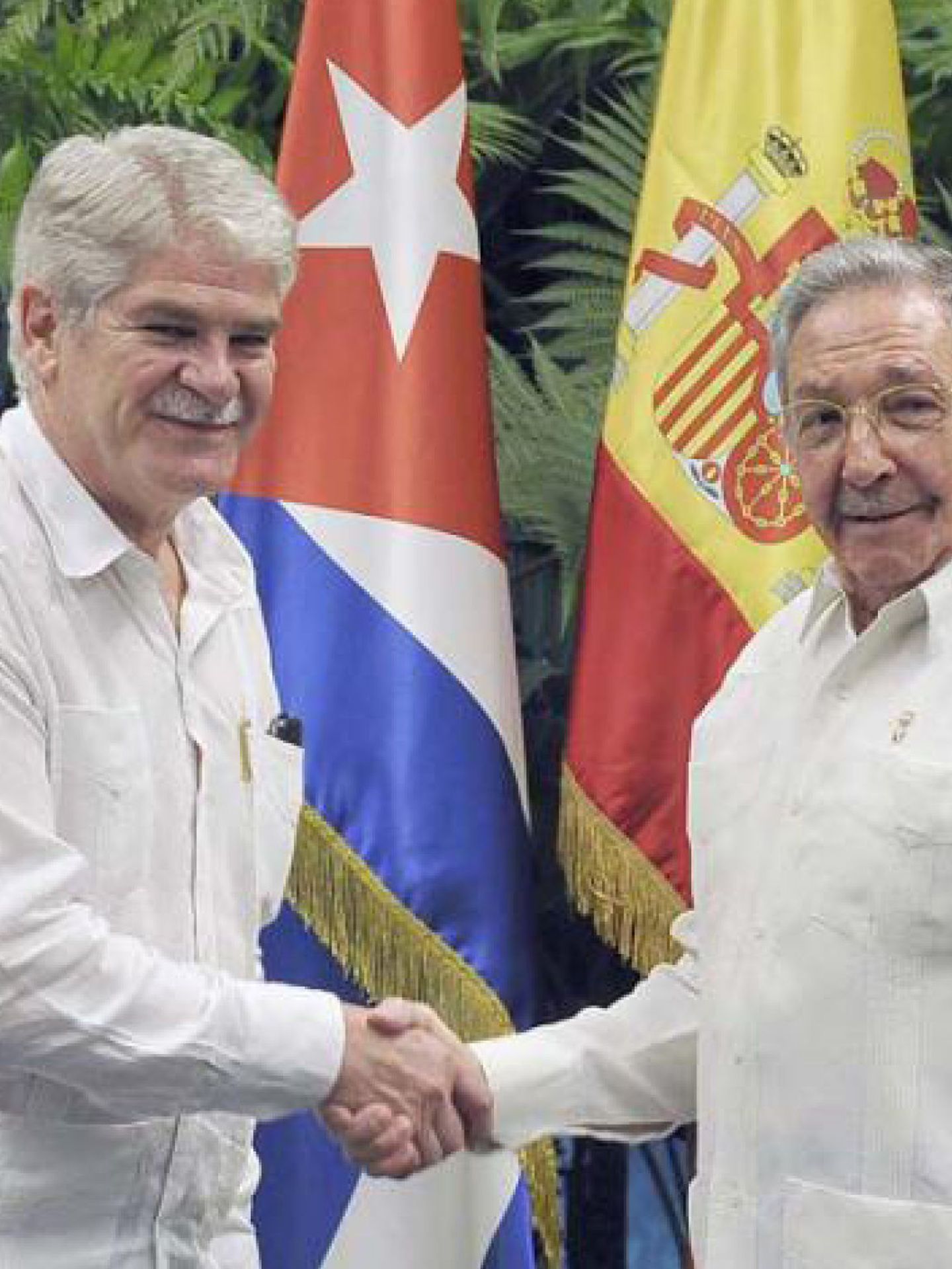 Dastis y Raúl Castro, en septiembre de 2017, en La Habana. (EFE)