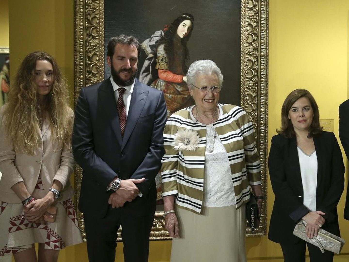 Blanca Cuesta, Borja Thyssen y Soraya Sáenz de Santamaría, junto con Odile Delenda, la comisaria de la exposición de Zurbarán en el Museo Thyssen. (EFE)