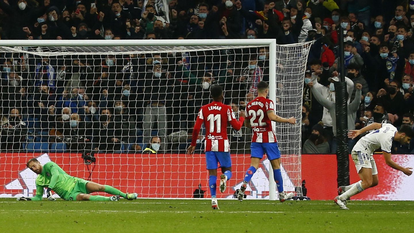 La jugada del segundo gol. (Reuters/Sergio Pérez)