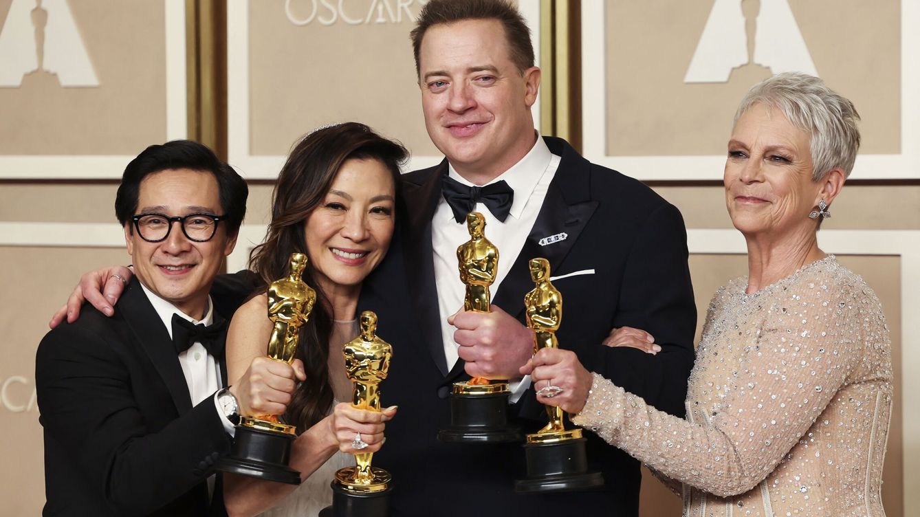 Foto: Los ganadores en las categorías de mejor actor y actriz de reparto y mejor actor y actriz protagonista posando juntos tras ganar sus Oscars. (Reuters)