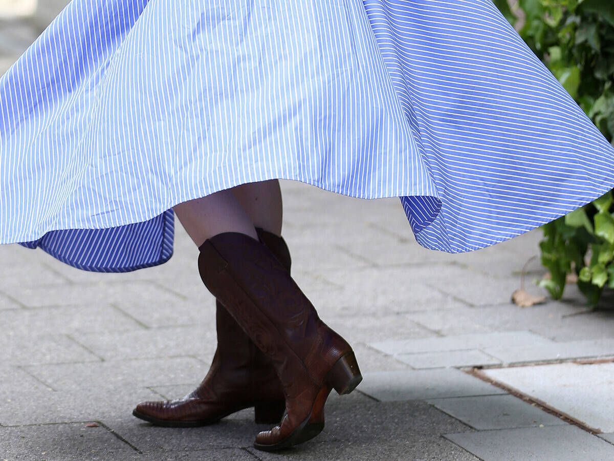 Foto: Aprende cómo combinar vestidos y faldas con botas al más puro estilo boho. (Getty)