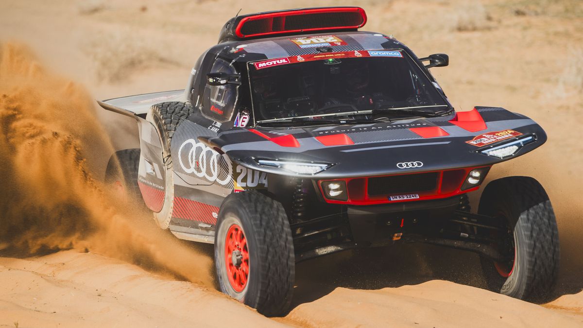 Carlos Sainz asalta el liderato del Rally Dakar y Peterhansel gana la segunda etapa