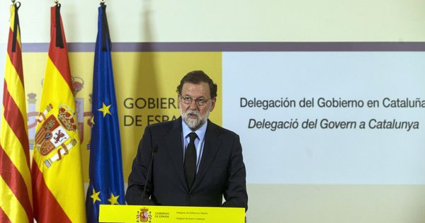 Foto: El presidente del Gobierno, Mariano Rajoy, tras llegar a Barcelona (EFE)