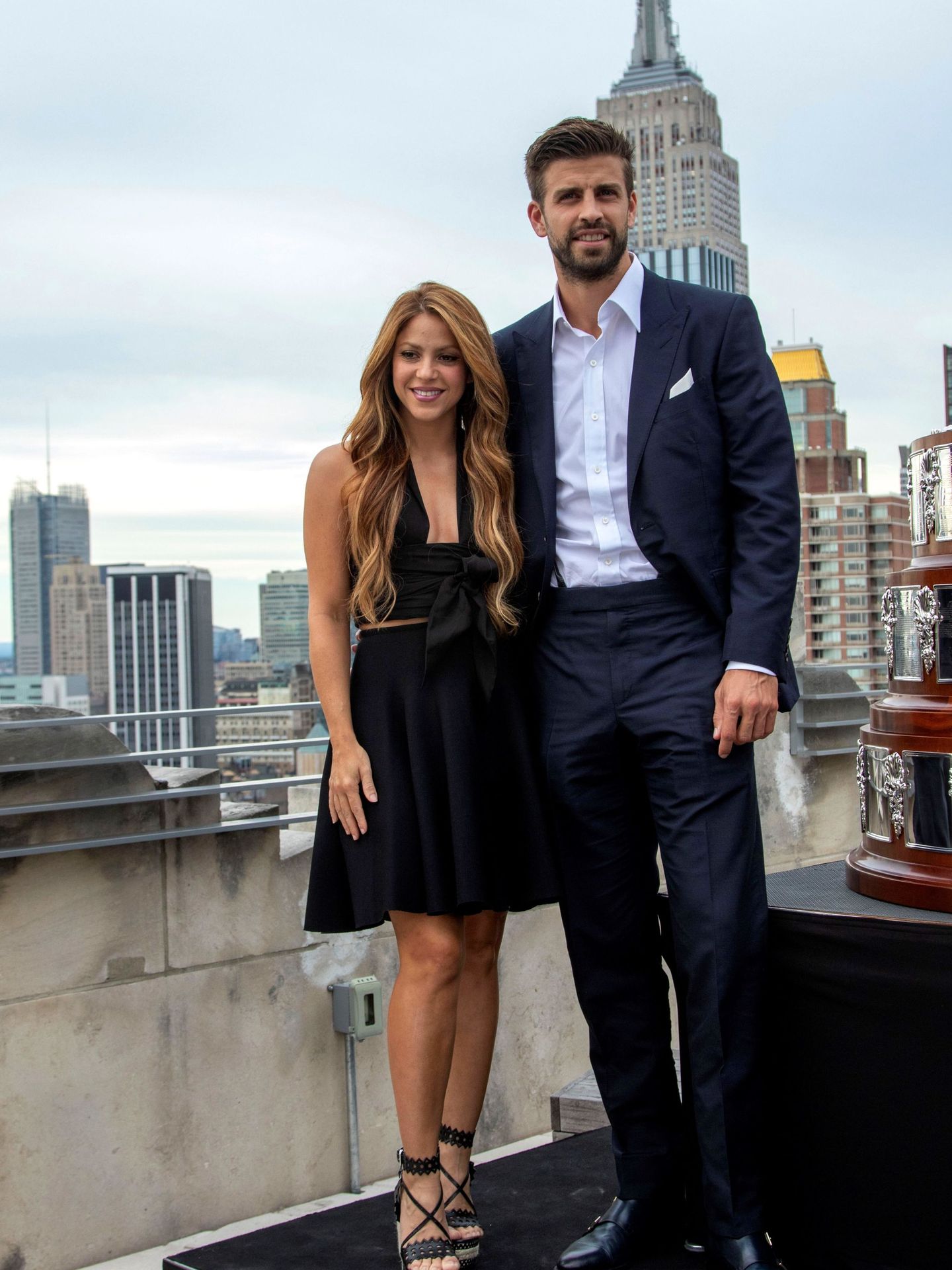 Gerard Piqué y su pareja, la cantante colombiana Shakira. (EFE)