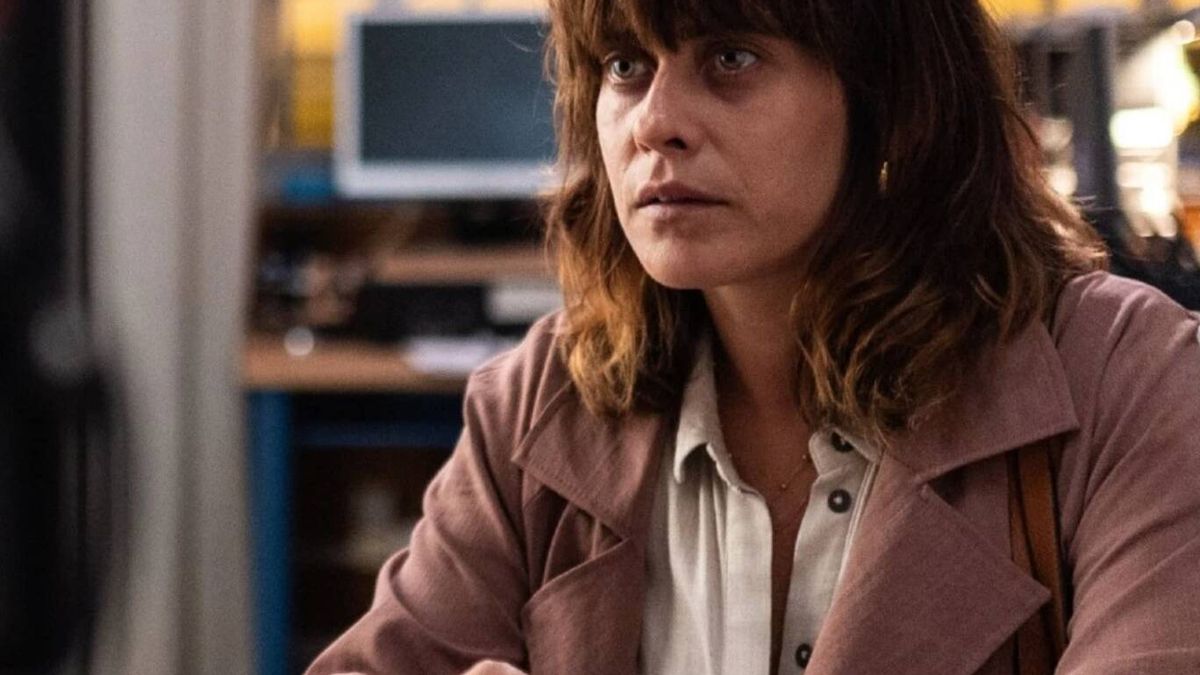 Los Javis otorgan a María León el premio a mejor miniserie de Cannes por 'El hijo zurdo'