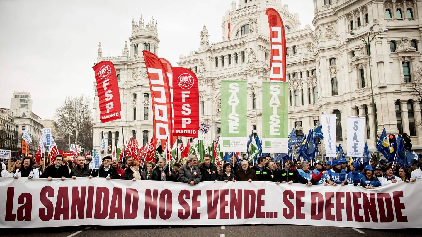 Manifestación de la marea blanca contra la privatización de la sanidad en Madrid. (EFE)