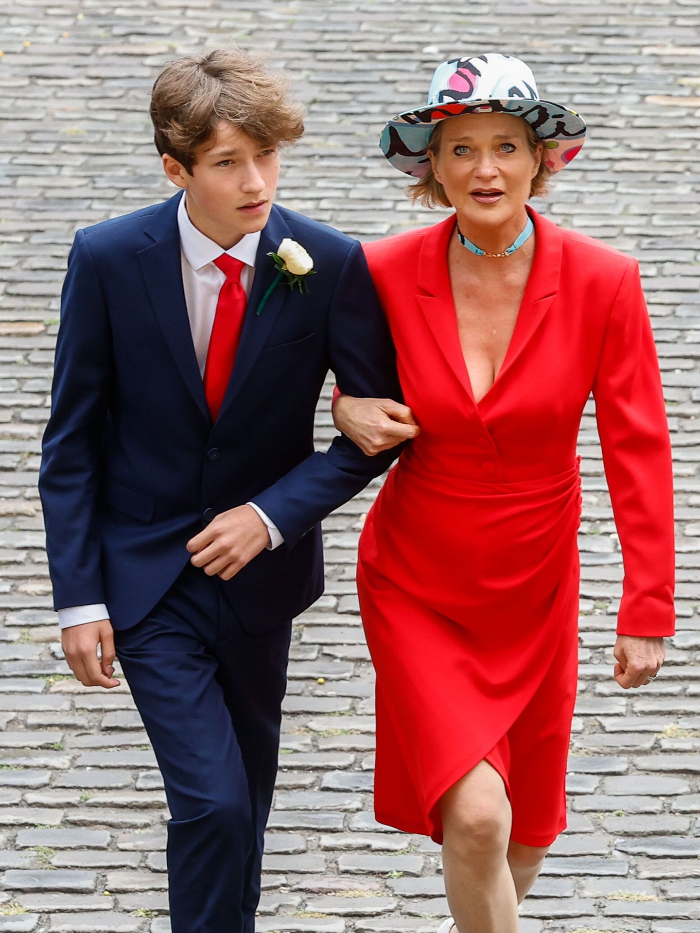 La princesa Delphine, con su hijo Oscar, que se estrenaba en un acontecimiento familiar. (EFE/Stephanie Lecocq)