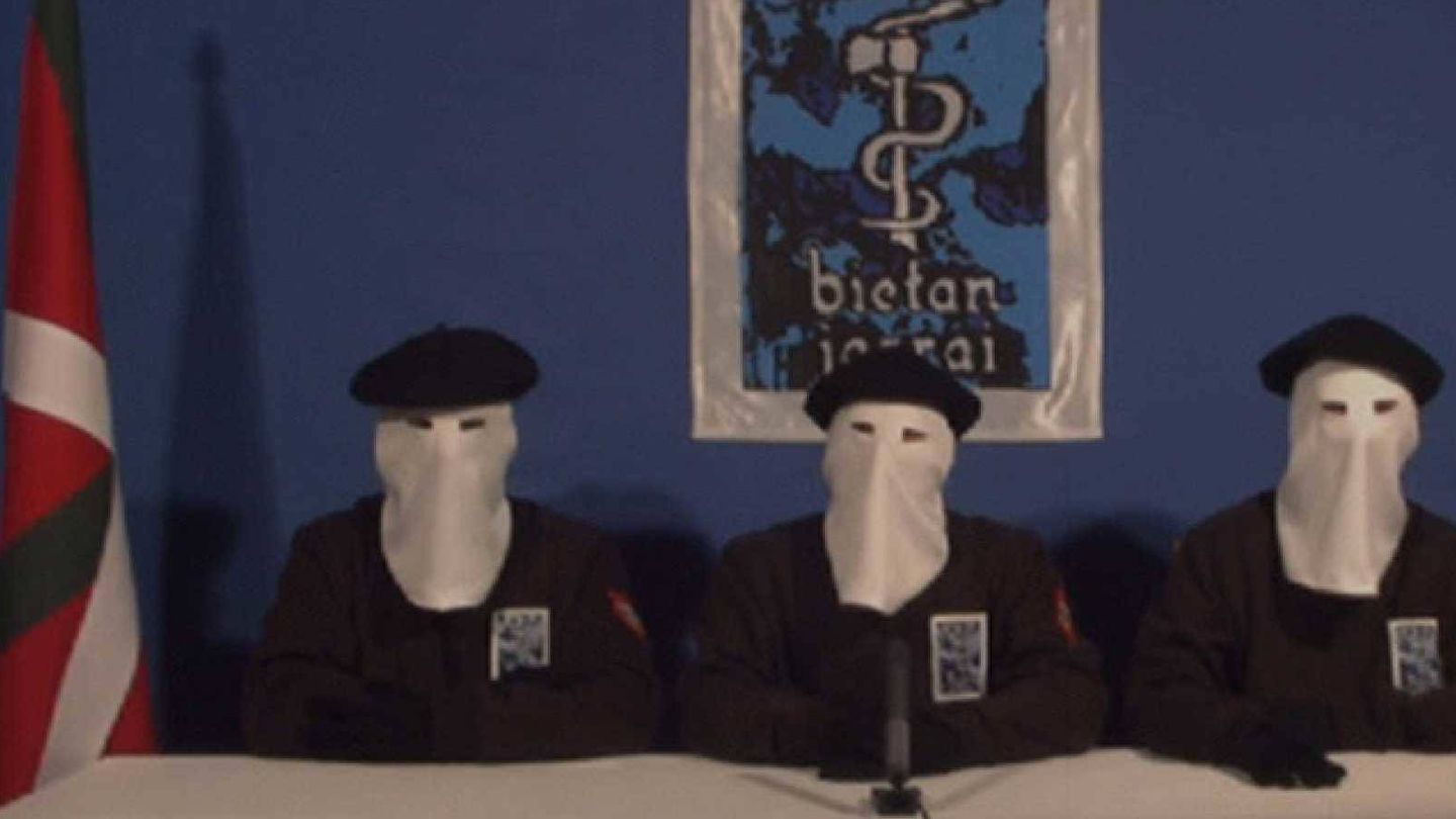 La banda terrorista en uno de sus últimos comunicados en vídeo. 