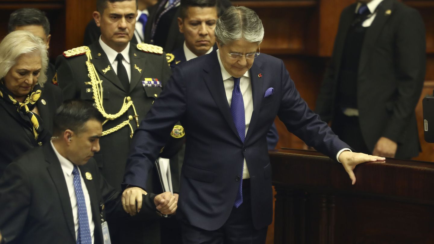 El presidente de Ecuador, Guillermo Lasso, durante el juicio político en el Parlamento. (EFE/José Jácome)