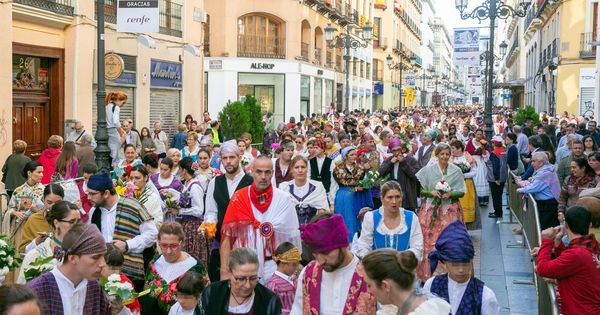 Foto: Ofrenda de flores a la Virgen del Pilar en 2018 (Efe)