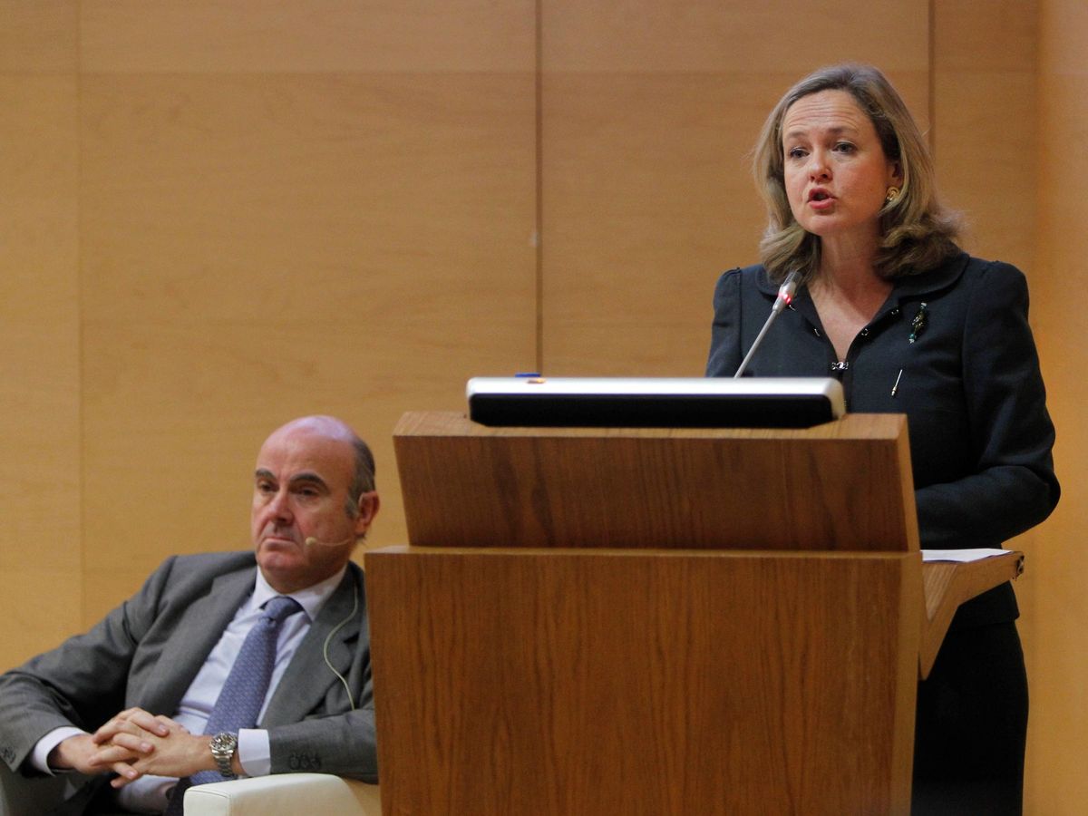 Foto: La vicepresidenta del Gobierno, Nadia Calviño, y el vicepresidente del BCE, Luis de Guindos. (EFE Paolo Aguilar)