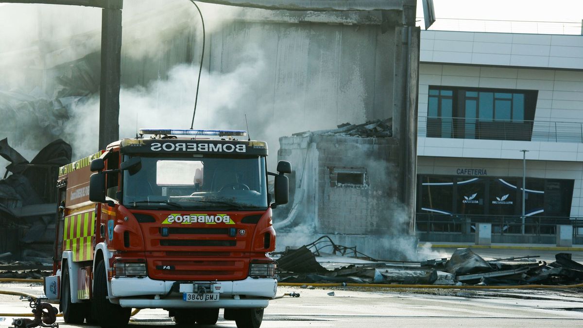 Detenido en El Ejido acusado de quemar 14 contenedores y dos coches de madrugada