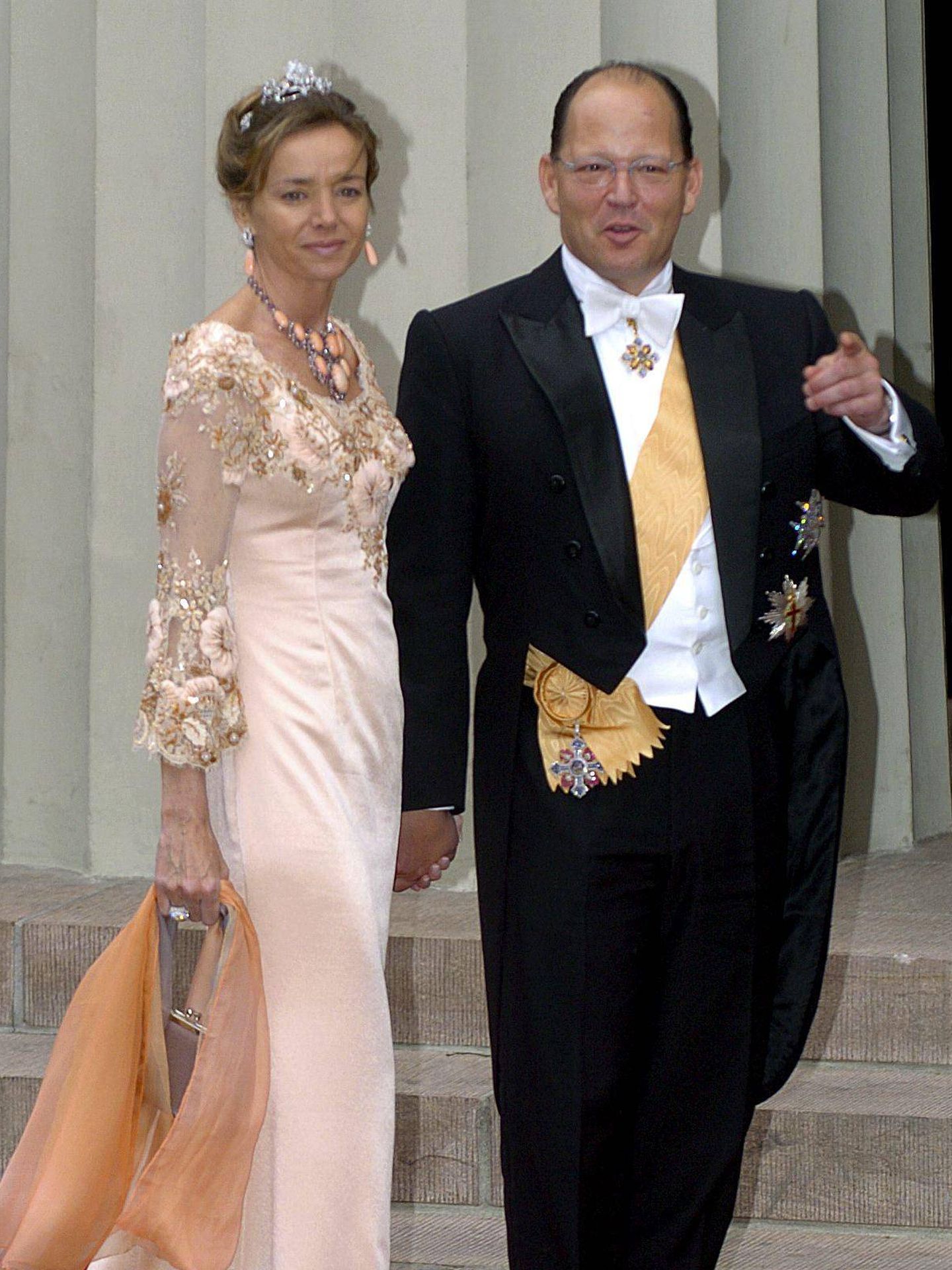 Kardam de Bulgaria y Miriam de Ungría, a su llegada a la boda del príncipe Federico de Dinamarca. (EFE)