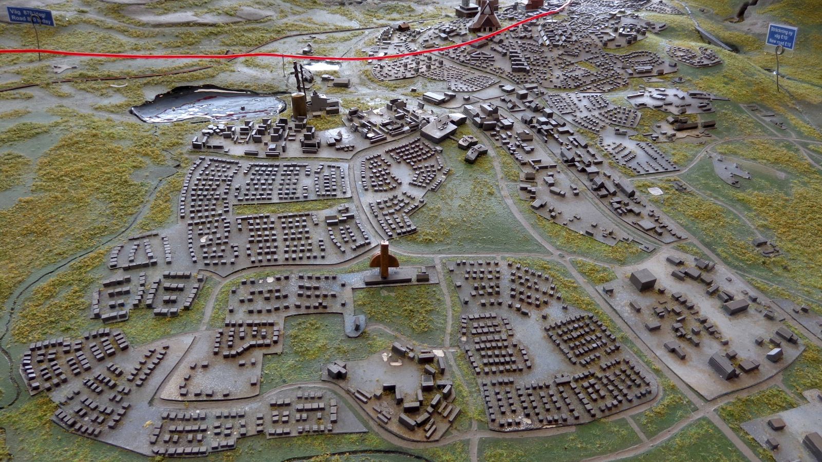Foto: Maqueta de Kiruna que muestra la expansión de la mina y la nueva ubicación de la ciudad. (Reuters/Balazs Koranyi)