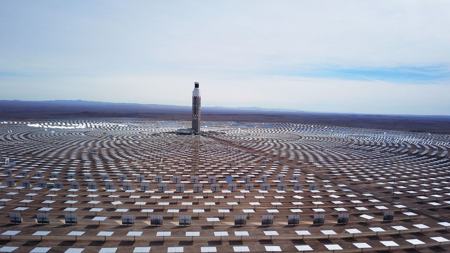 Cualquier central que use calor para mover turbinas podrá beneficiarse de este nuevo invento, dicen sus creadores. En la imagen, una planta solar en Chile. (EFE)