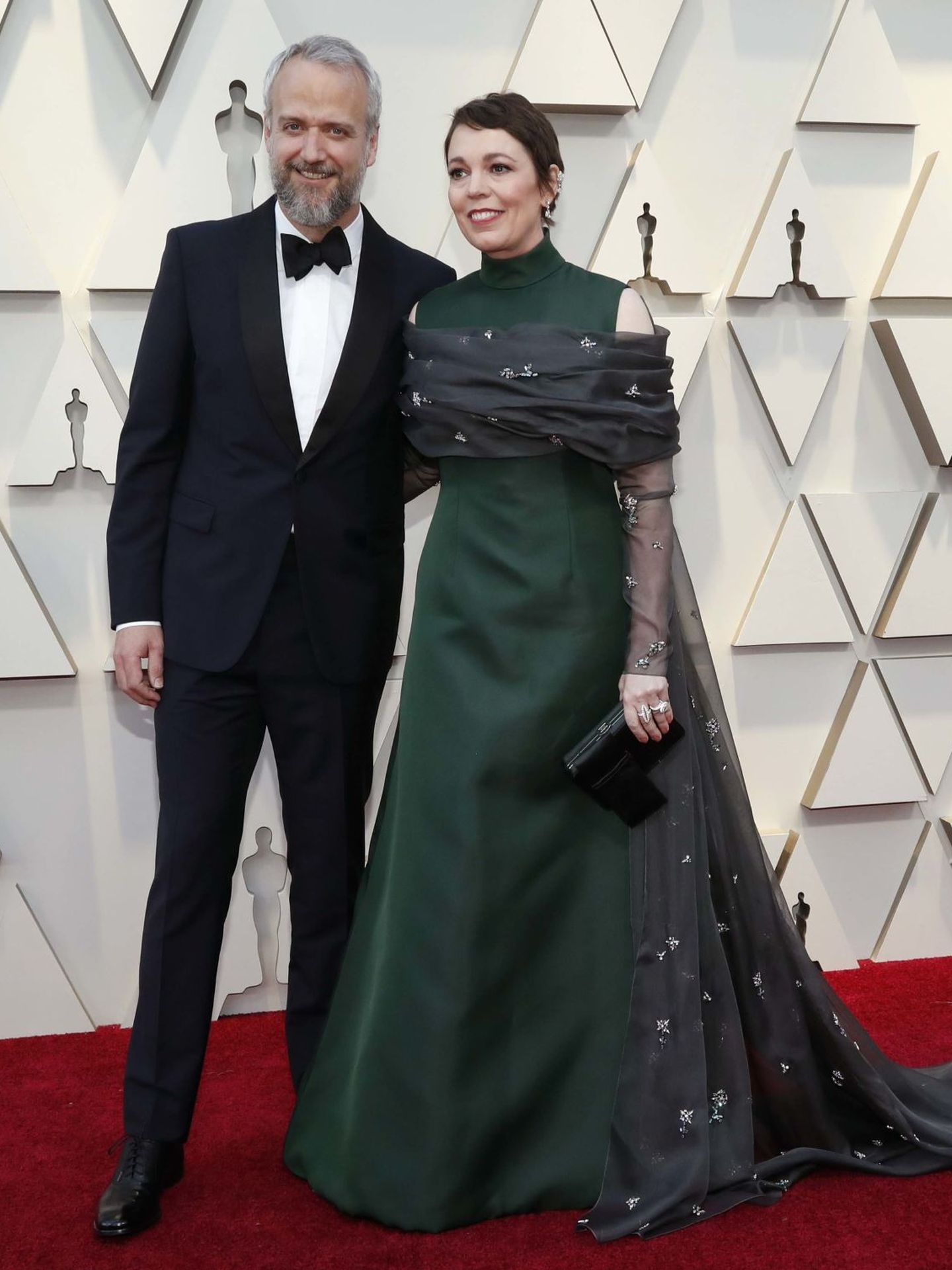 Olivia Colman y su marido, Ed Sinclair en los Premios Oscar 2019. (Reuters/Anzuoni)