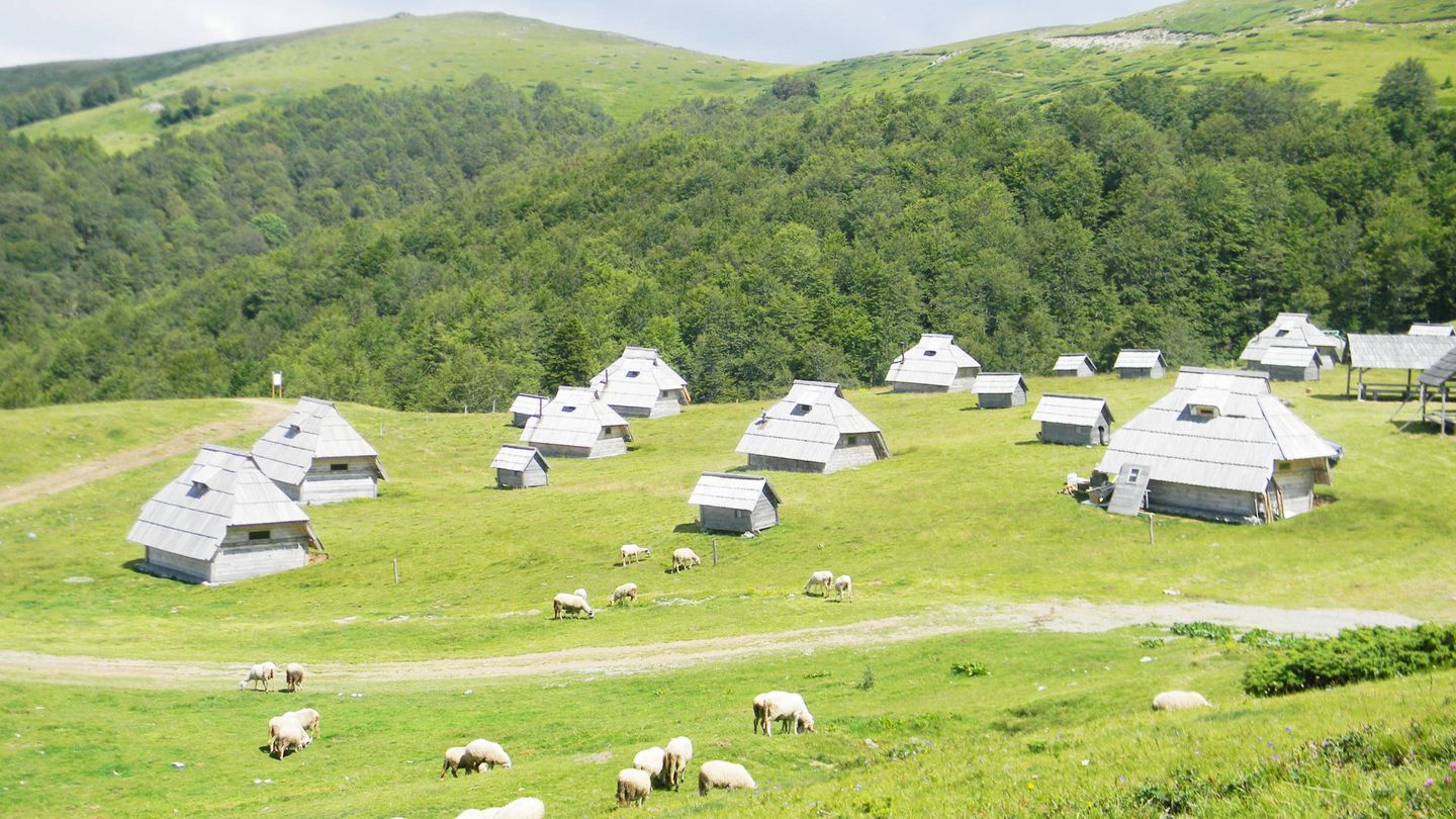 ¿Te imaginas dormir en una choza a la manera montenegrina del norte?