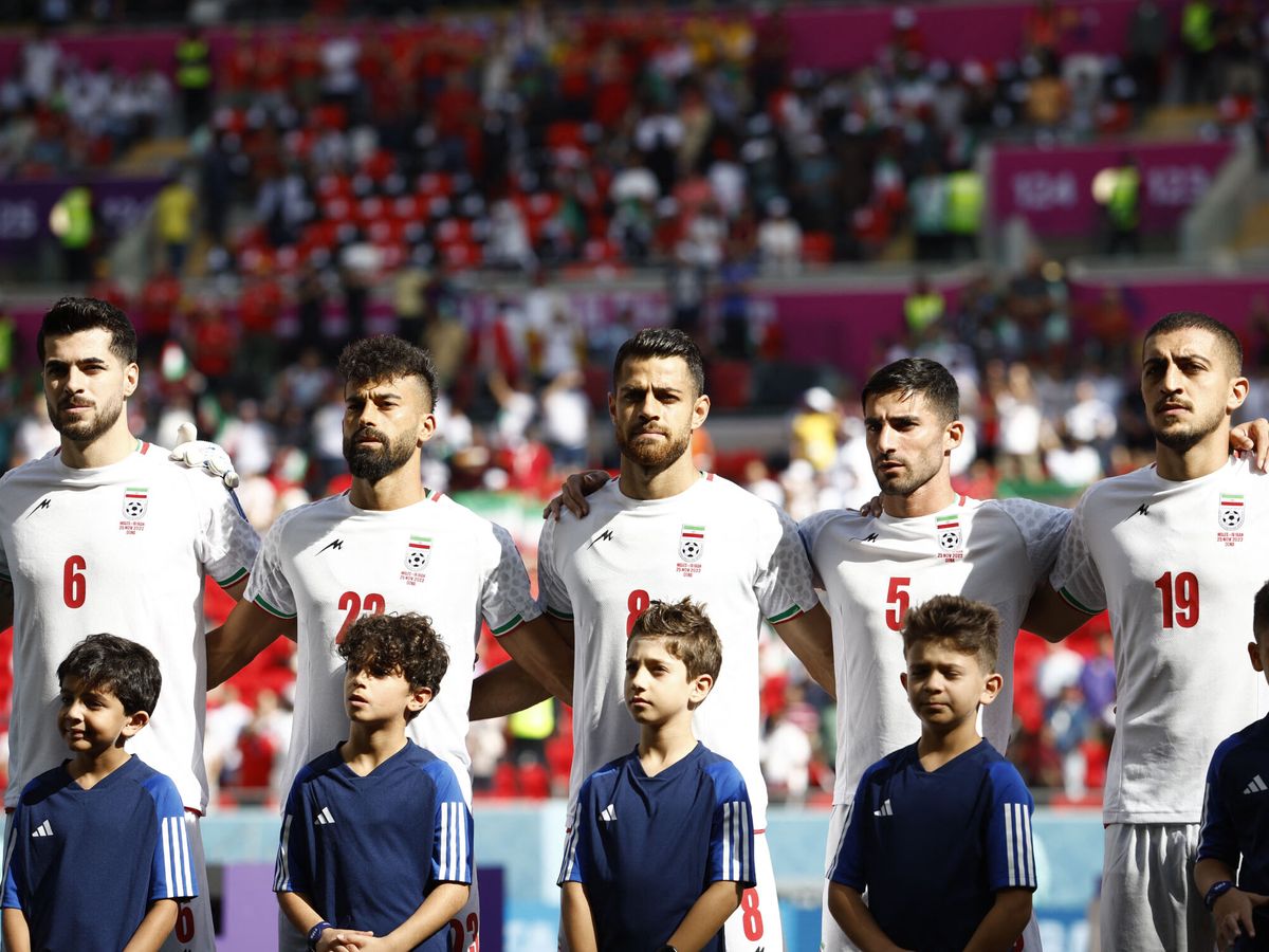 Foto: Irán posa durante el himno. (Reuters/Amanda Perobelli)