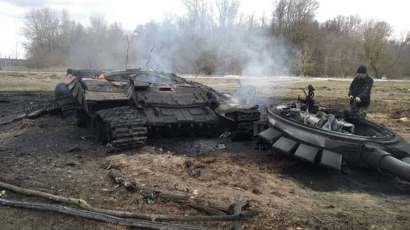 Los efectos tras explotar la munición de un T-90. (Ukraininan Ground Forces)
