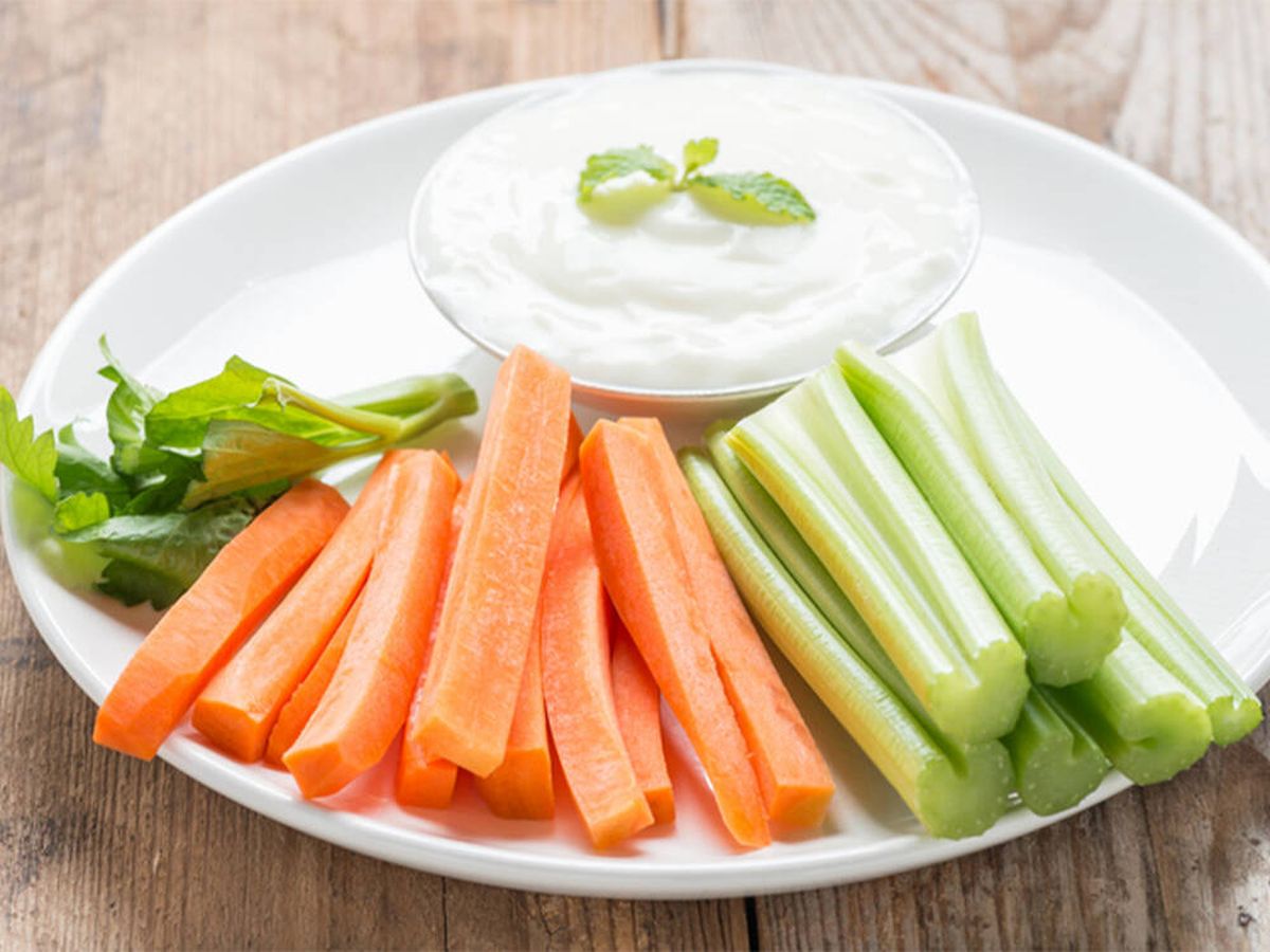 Foto: El truco perfecto para mantener el apio y las zanahorias en buen estado más tiempo. (iStock)
