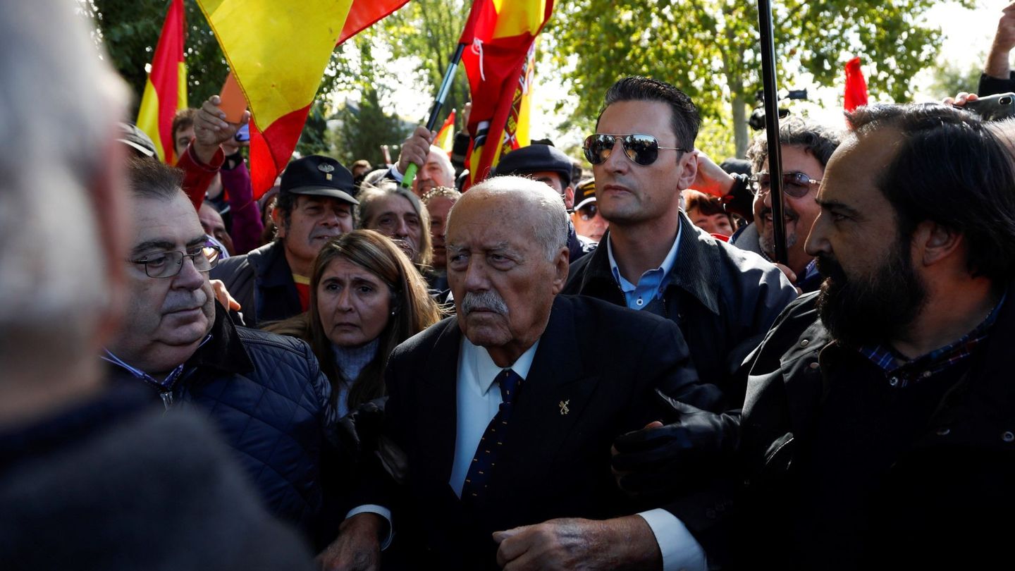 En octubre de 2019 manifestándose en El Pardo-Mingorrubio, donde fueron reinhumados los restos de Francisco Franco. (EFE)