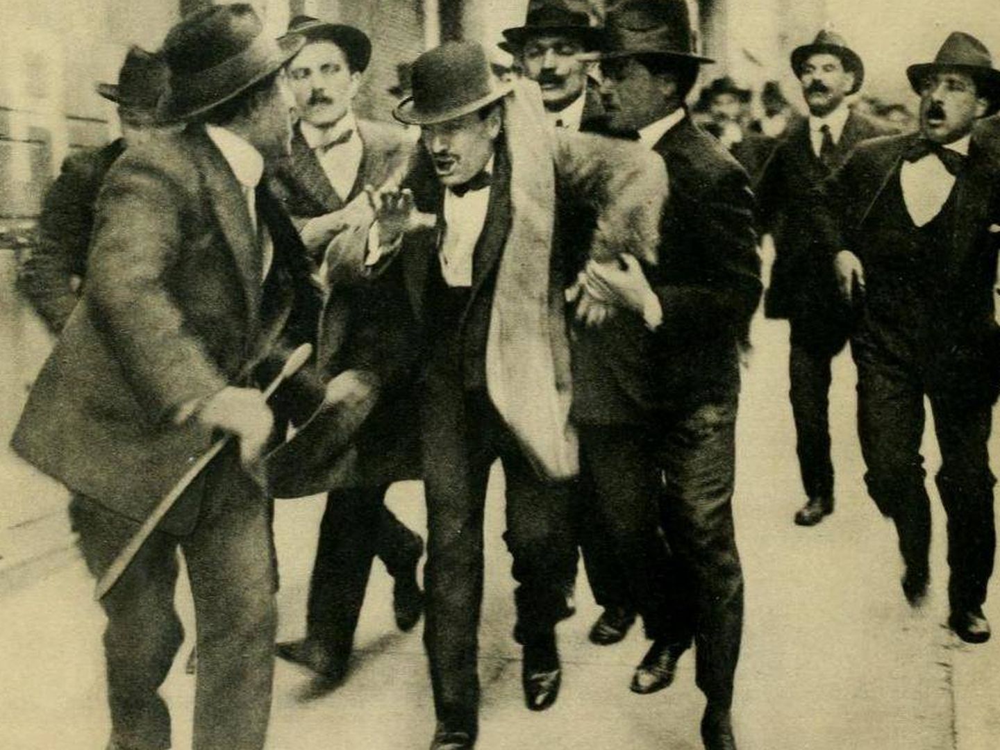 Arresto de Mussolini en 1919.