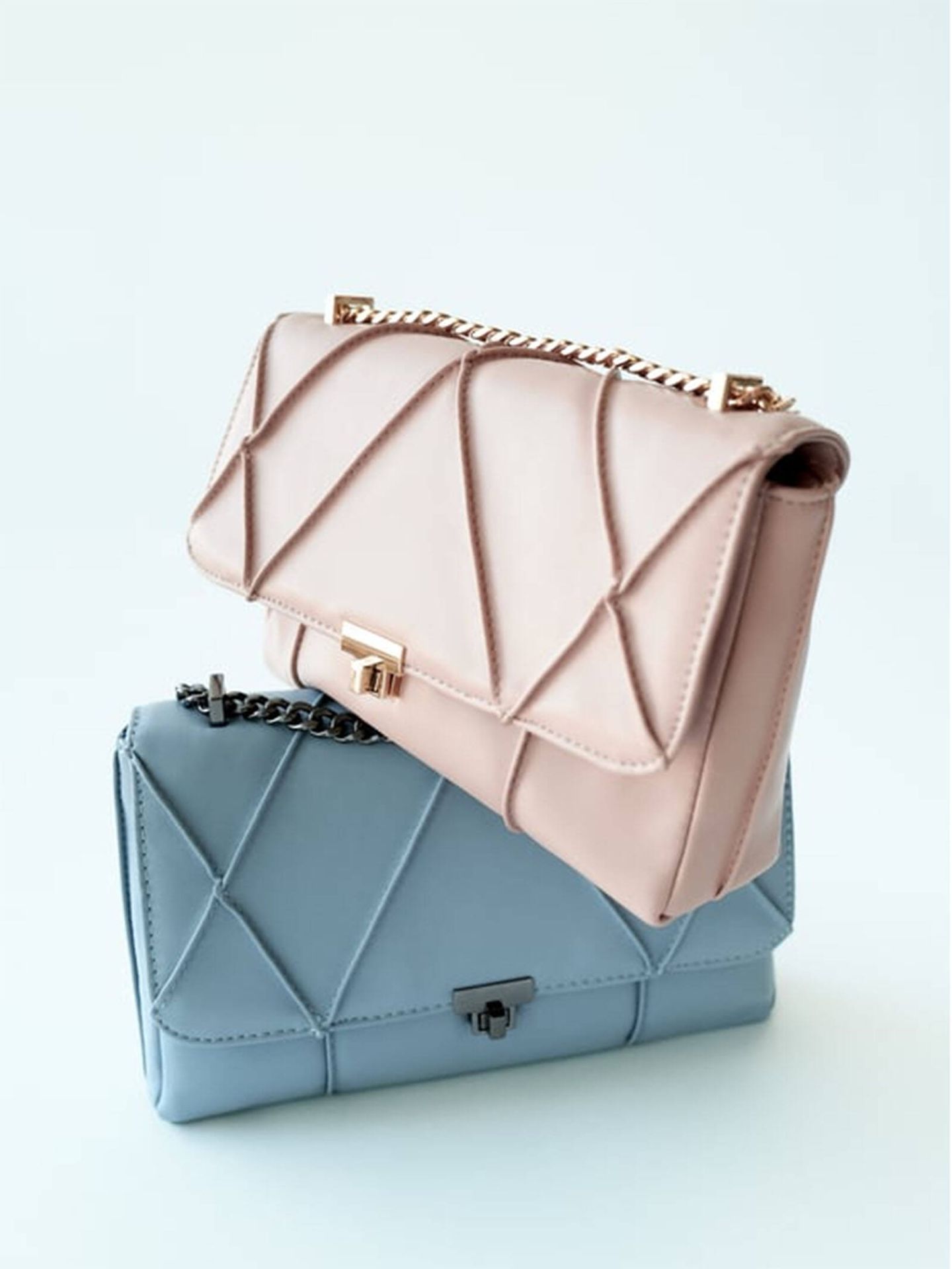 En cuatro colores y rebajado: el bolso bandolera que será un nuevo éxito viral. (Zara/Cortesía)