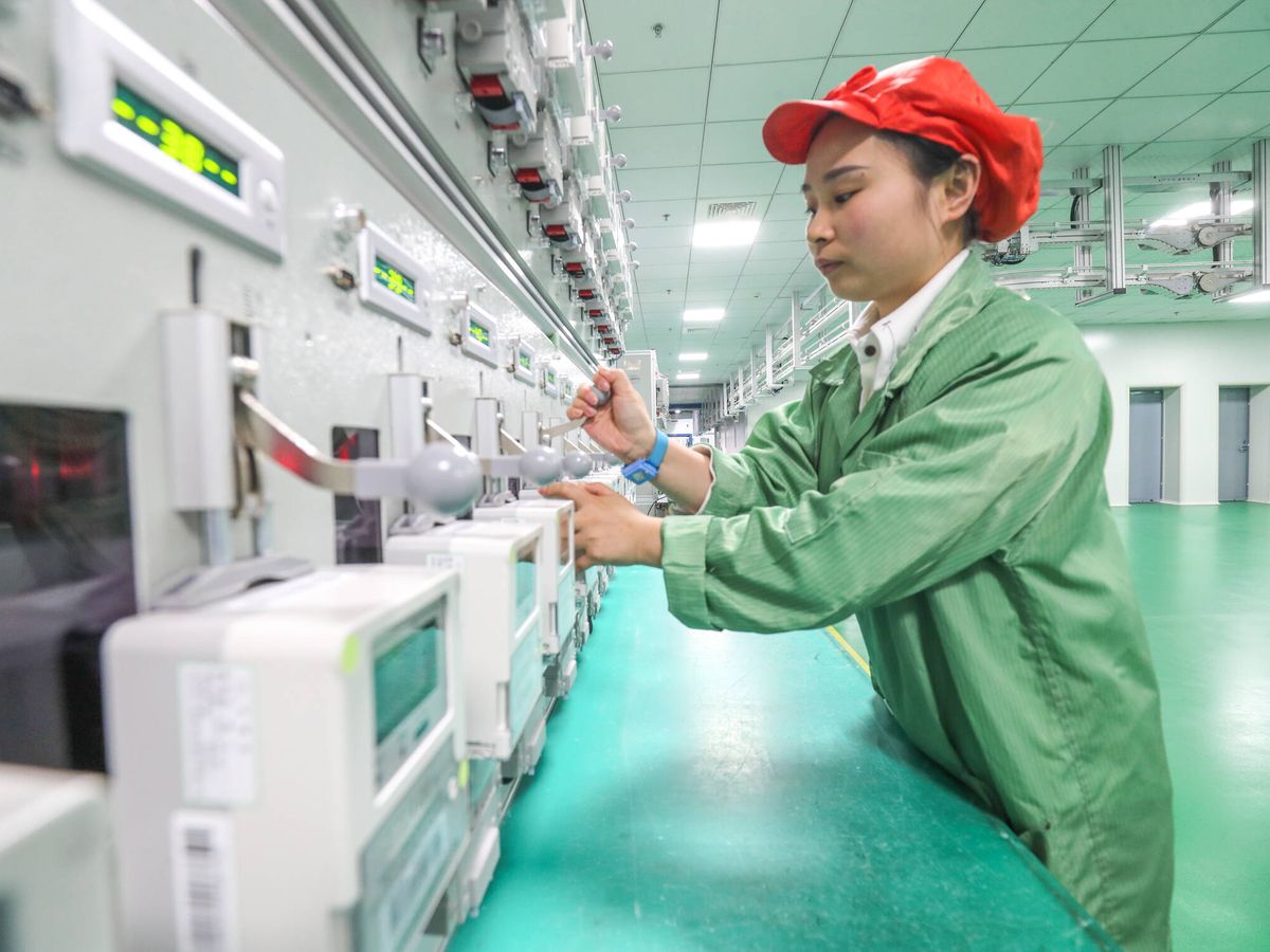Foto: Una trabajadora en un taller de producción en Huzhou, China, el pasado abril. (Getty Images/NurPhoto)