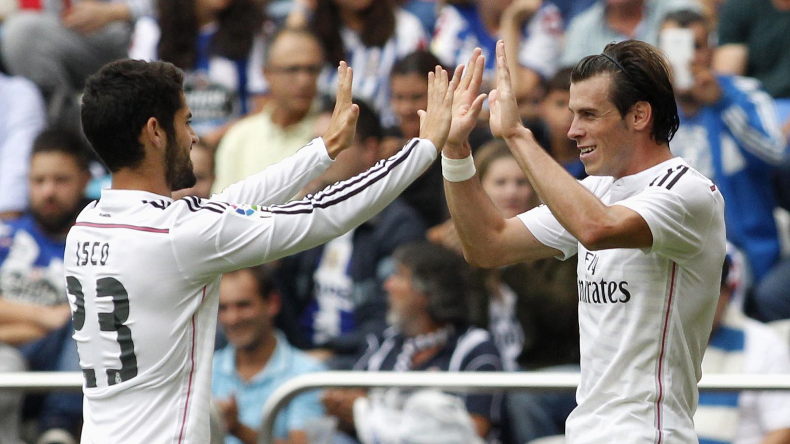 Foto: Gareth Bale celebra uno de sus goles con Isco (Reuters).