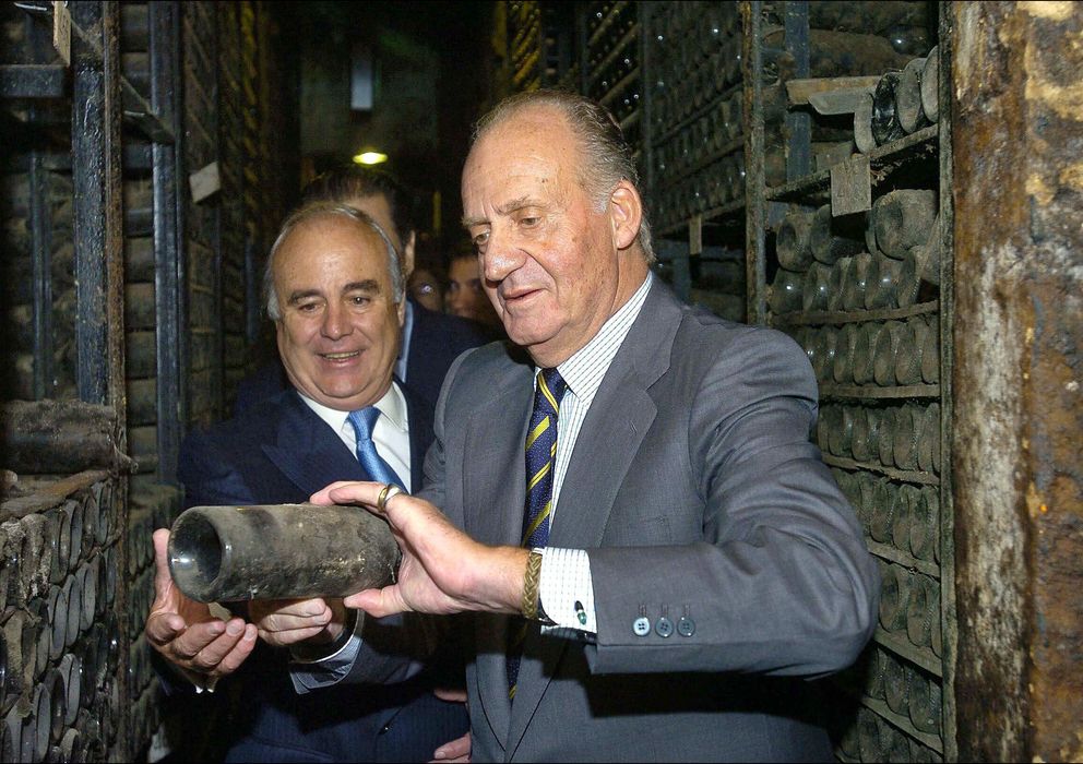 Foto: El Rey don Juan Carlos en una imagen de archivo en una bodega en 2006 (Gtres)