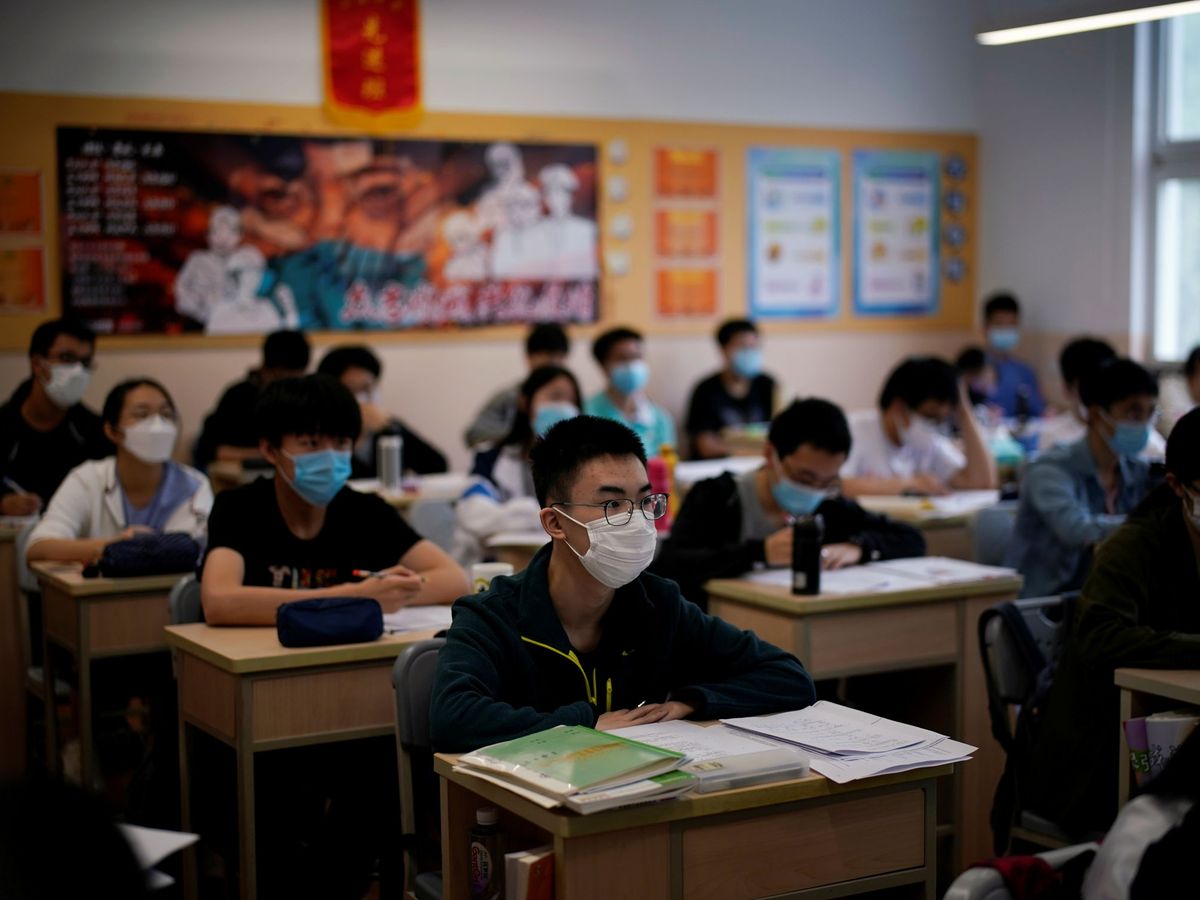 Foto: Estudiantes con mascarilla en China. (Reuters)