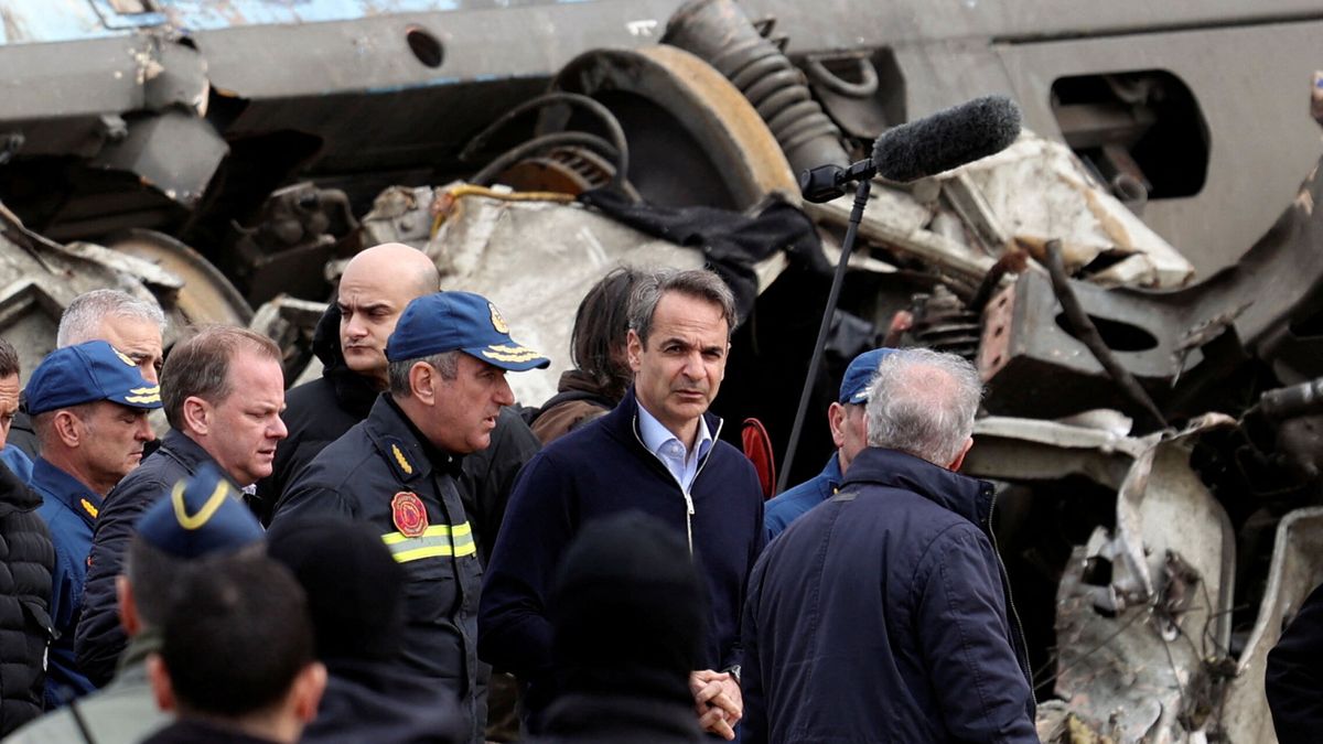 El primer ministro griego pide perdón y asume la responsabilidad por el accidente de tren